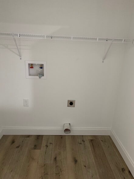 Laundry hookups - 202 19th street B