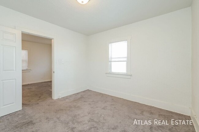 Building Photo - 4424 W Alameda Ave