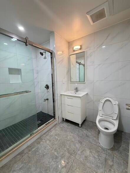 Building Photo - 42-22 Crescent St