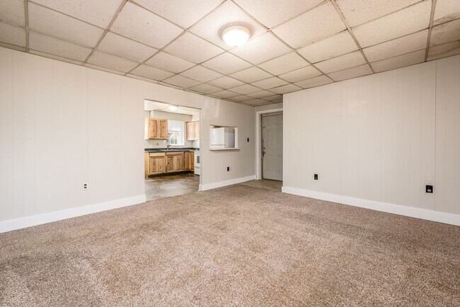 Building Photo - 480 Spruce Hollow Rd