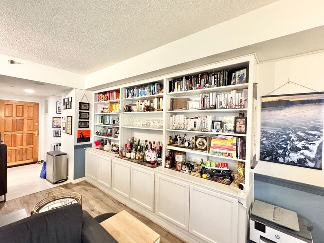 Building Photo - ARLINGTON CONDO - Sleek Sophistication Mee...