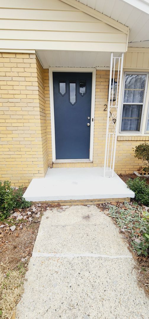 Building Photo - 209 Knoll Crest Dr