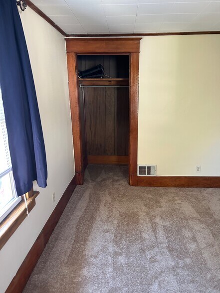 Building Photo - 4224 S Park Ave