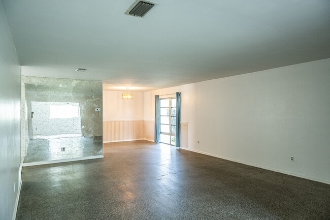 Building Photo - 912 Plato Ave