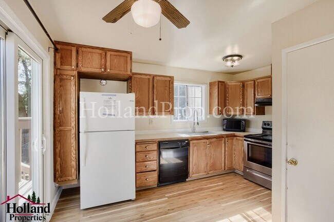 Building Photo - Charming 3-Bedroom Home in Highly Walkable Milwaukie Neighborhood!