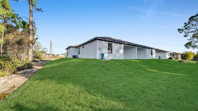 Building Photo - 4980 Fairway Ct