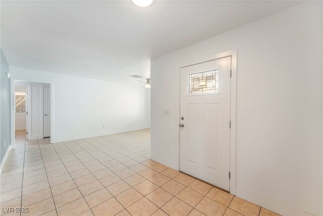 Building Photo - 1416 Cholla Way