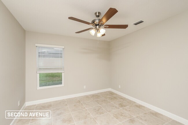 Building Photo - 1450 Degroodt Rd SW