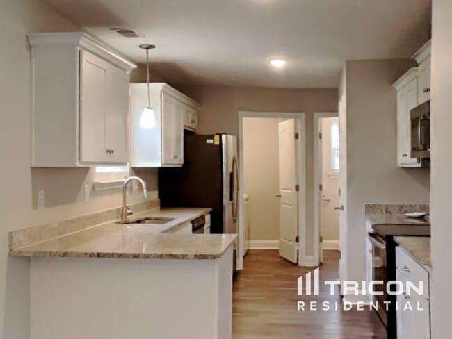 Building Photo - 1020 Berra Dr