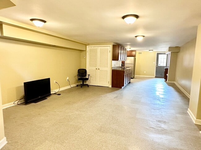 Building Photo - 2 Bed 1 Bath Adams Morgan