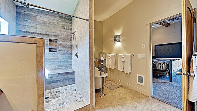 Building Photo - 3374 S Village Loop