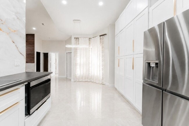 Building Photo - 7512 Eagle Point Dr