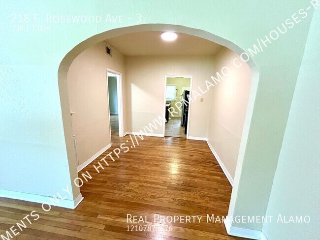 Building Photo - 218 E Rosewood Ave