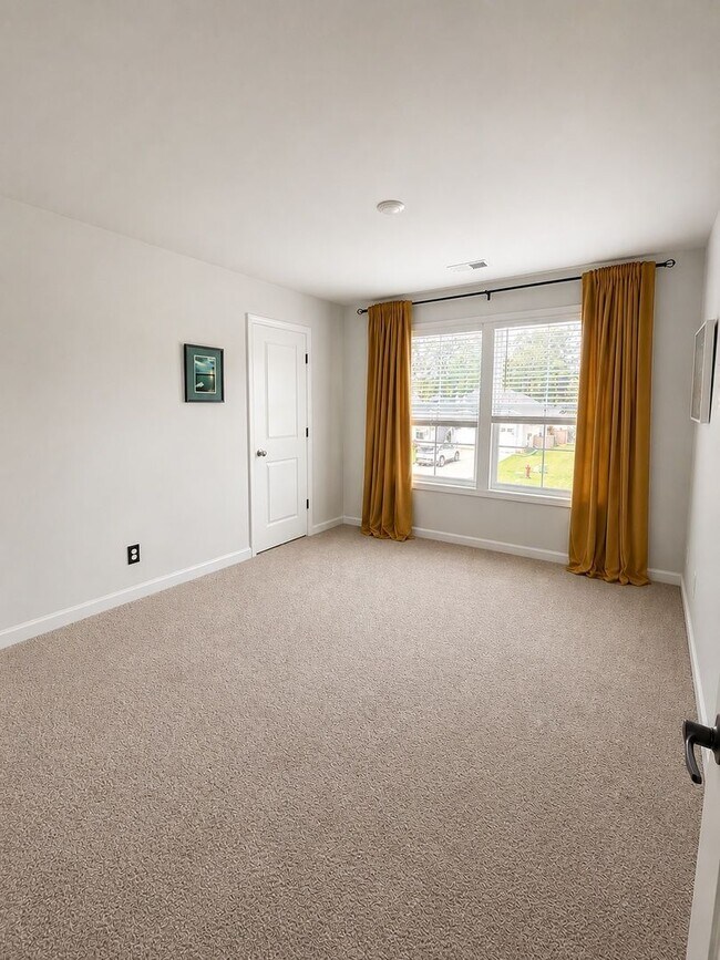 Building Photo - 428 Lundby Dr