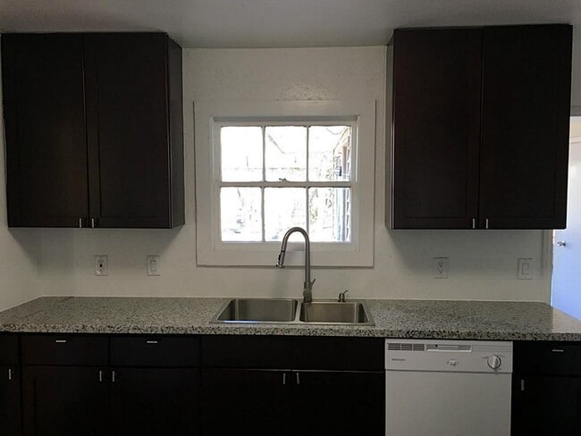 Building Photo - 5536 Jessamine St