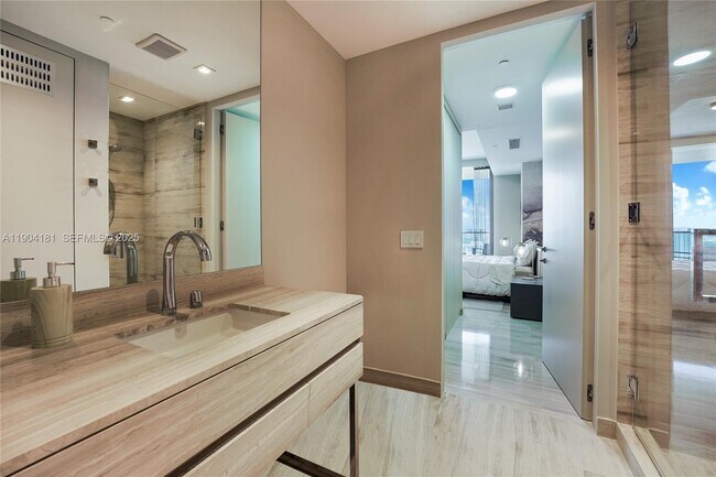 Building Photo - 18975 Collins Ave