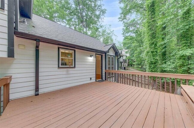 Building Photo - 718 Players Ct