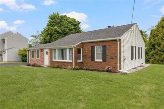 Building Photo - 461 River Rd