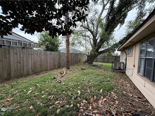 Building Photo - 2001 Van Arpel Dr