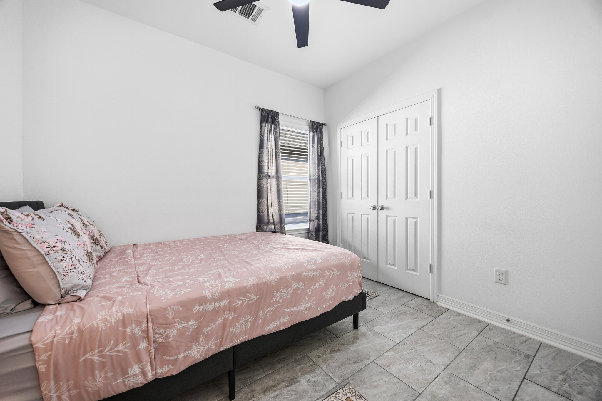 Building Photo - 3825 Easy St