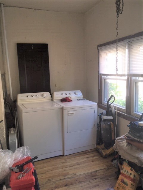 Building Photo - 3939 N Paulina St