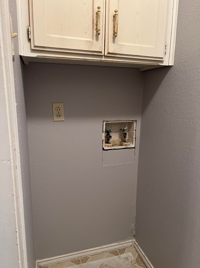 Building Photo - 5406 Duplex - Series C