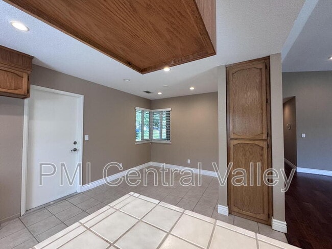 Building Photo - 2104 Graywood Ct