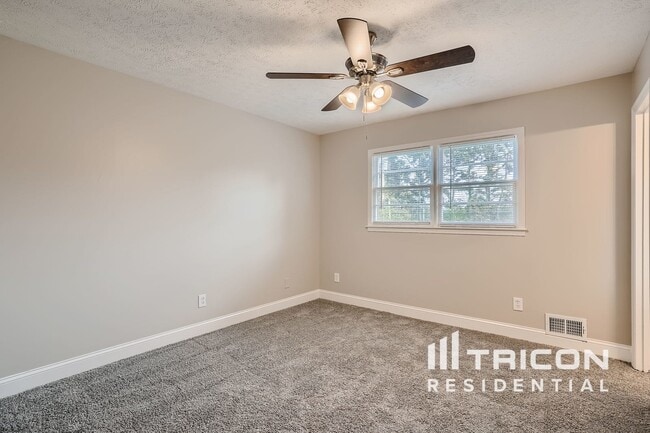 Building Photo - 455 Huntington Dr