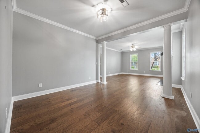 Building Photo - 5104 Frankford Dr SE