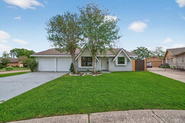 Building Photo - 5743 Ludington Dr