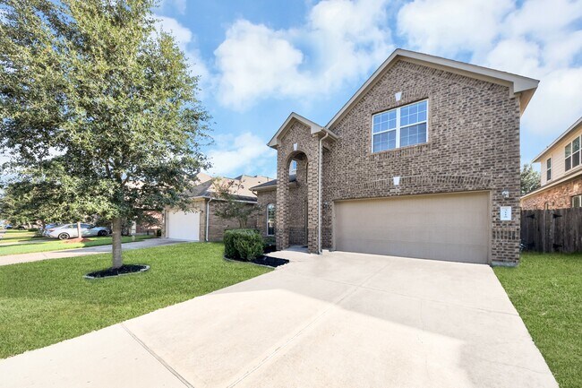 Building Photo - 3115 Lake Dr