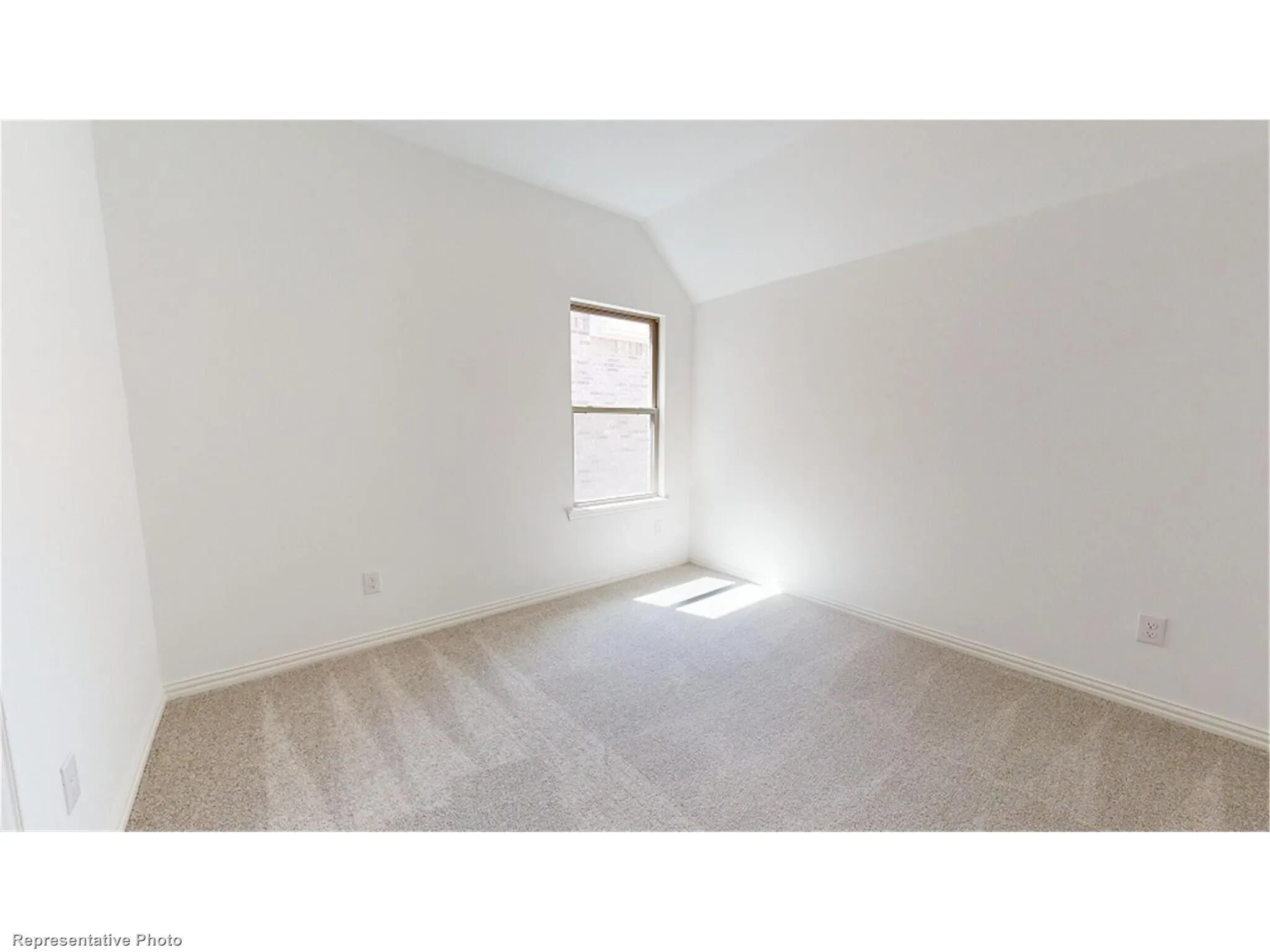 Building Photo - 904 Utica Dr