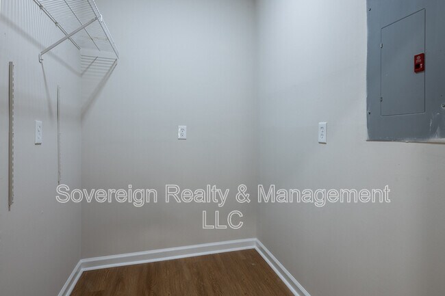 Building Photo - 3994 Elm St
