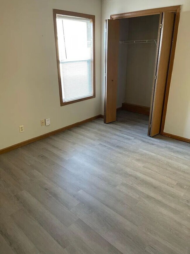 Building Photo - 2026 Bridgewater Cir