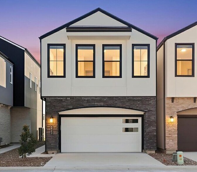 Building Photo - 2921 El Fenice Ln