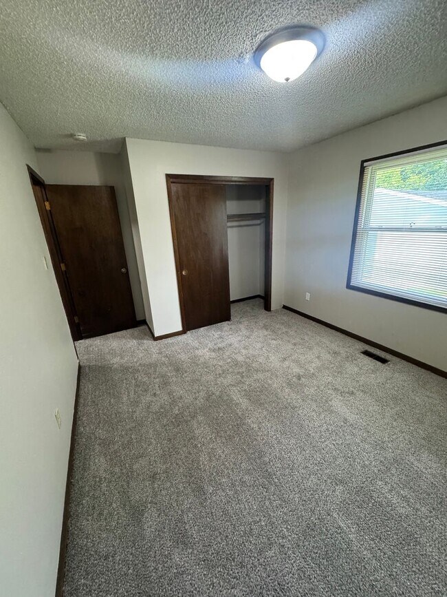Building Photo - 927/929 Herold Avenue