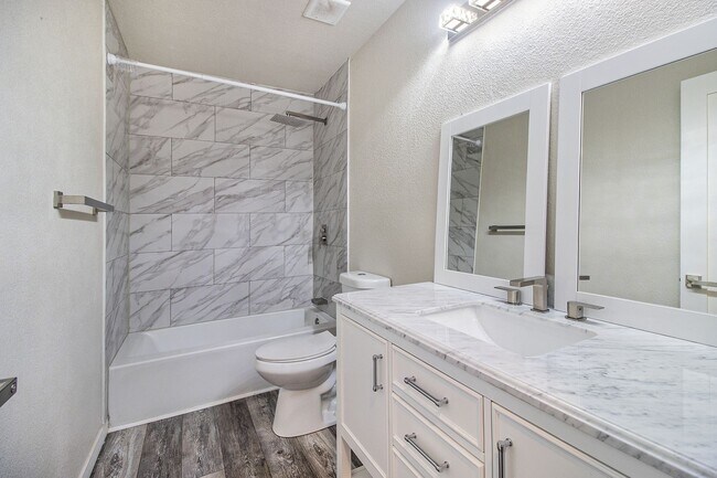 Building Photo - Stunning Greenwood Village Remodel!