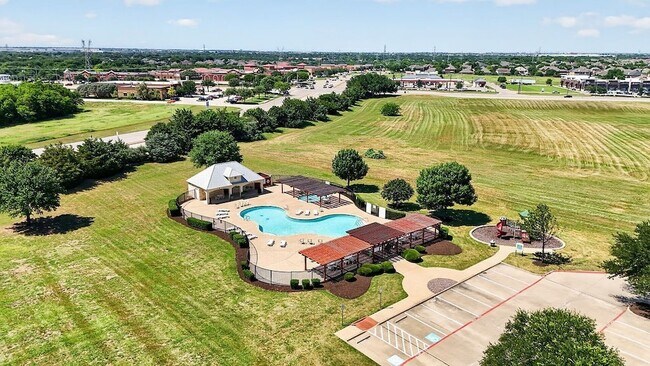 Building Photo - 2360 Collin Dr