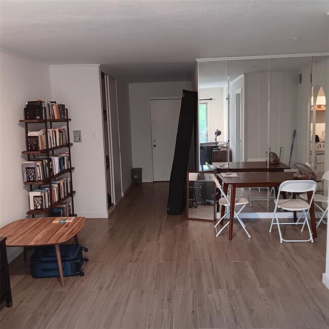 Building Photo - 815 Kipling St