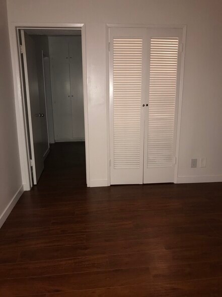 Building Photo - 20880 Ventura Blvd