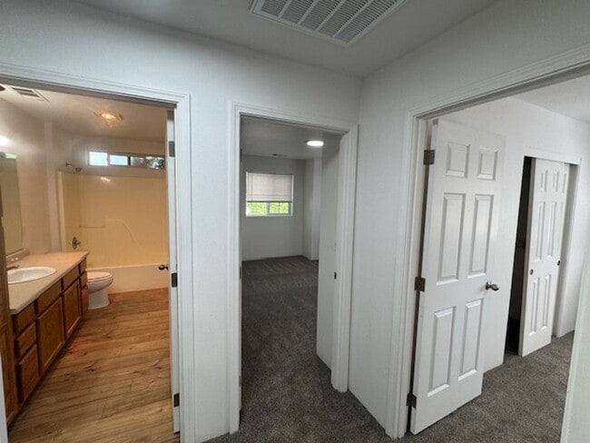 Building Photo - COMING SOON - 3 BEDROOM TOWNHOME W/ GARAGE- FRESH PAINT AND NEW FLOORING