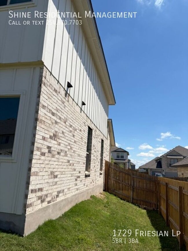 Building Photo - 1729 Friesian Lp