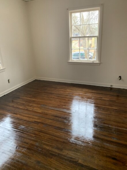 Building Photo - 1542 Delano Ave
