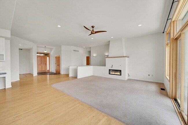 Building Photo - 4 bedroom, 3 bath with separate ADU