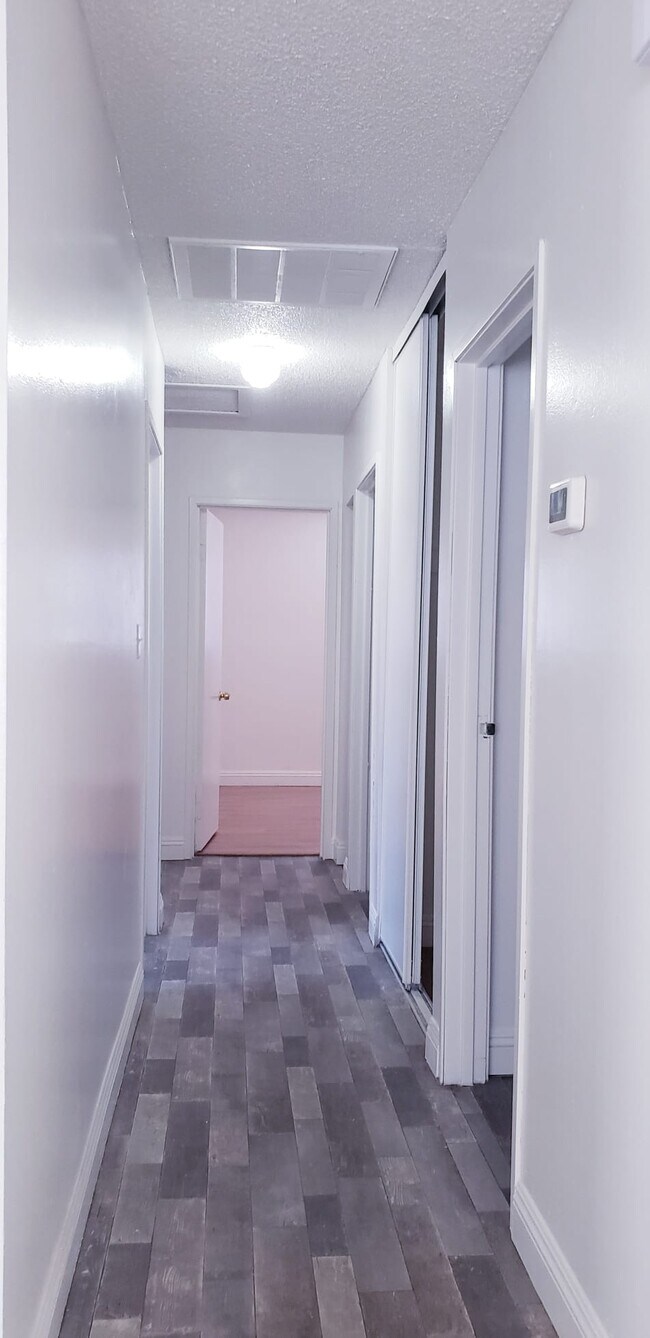 Building Photo - 328 Duchess Ave