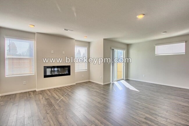 Building Photo - 4 Bed, 2.5 Baths Home in Ridgefield