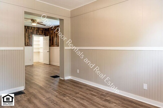 Building Photo - 319 W Masterson Ave