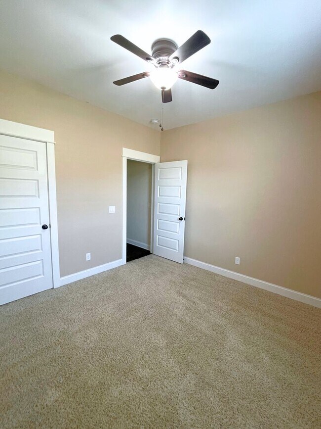 Building Photo - 3/2 updated home with amenities