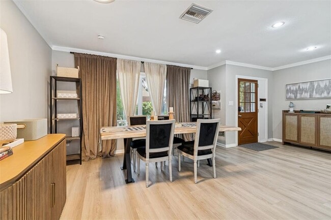 Building Photo - 2302 S Arrawana Ave