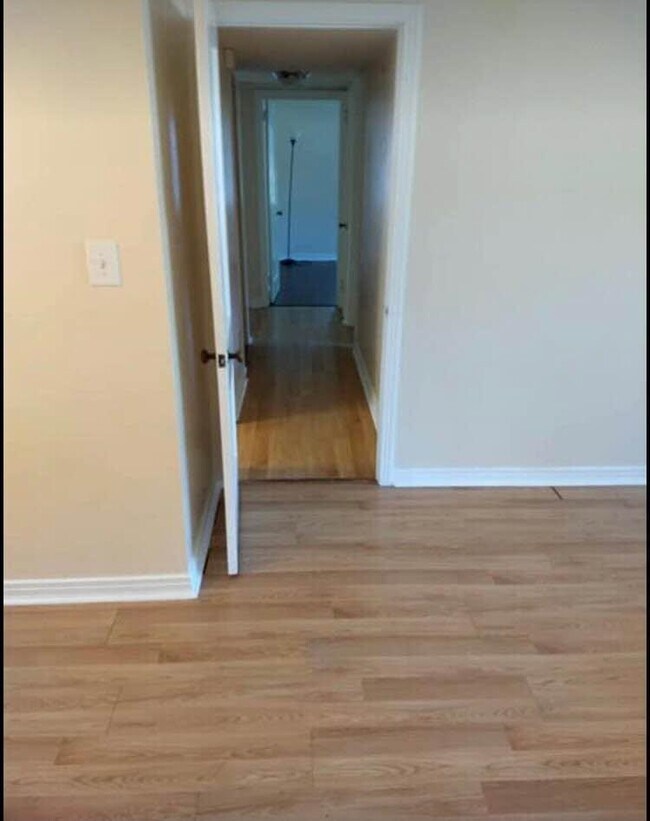 Building Photo - 2106 E Dellview Dr